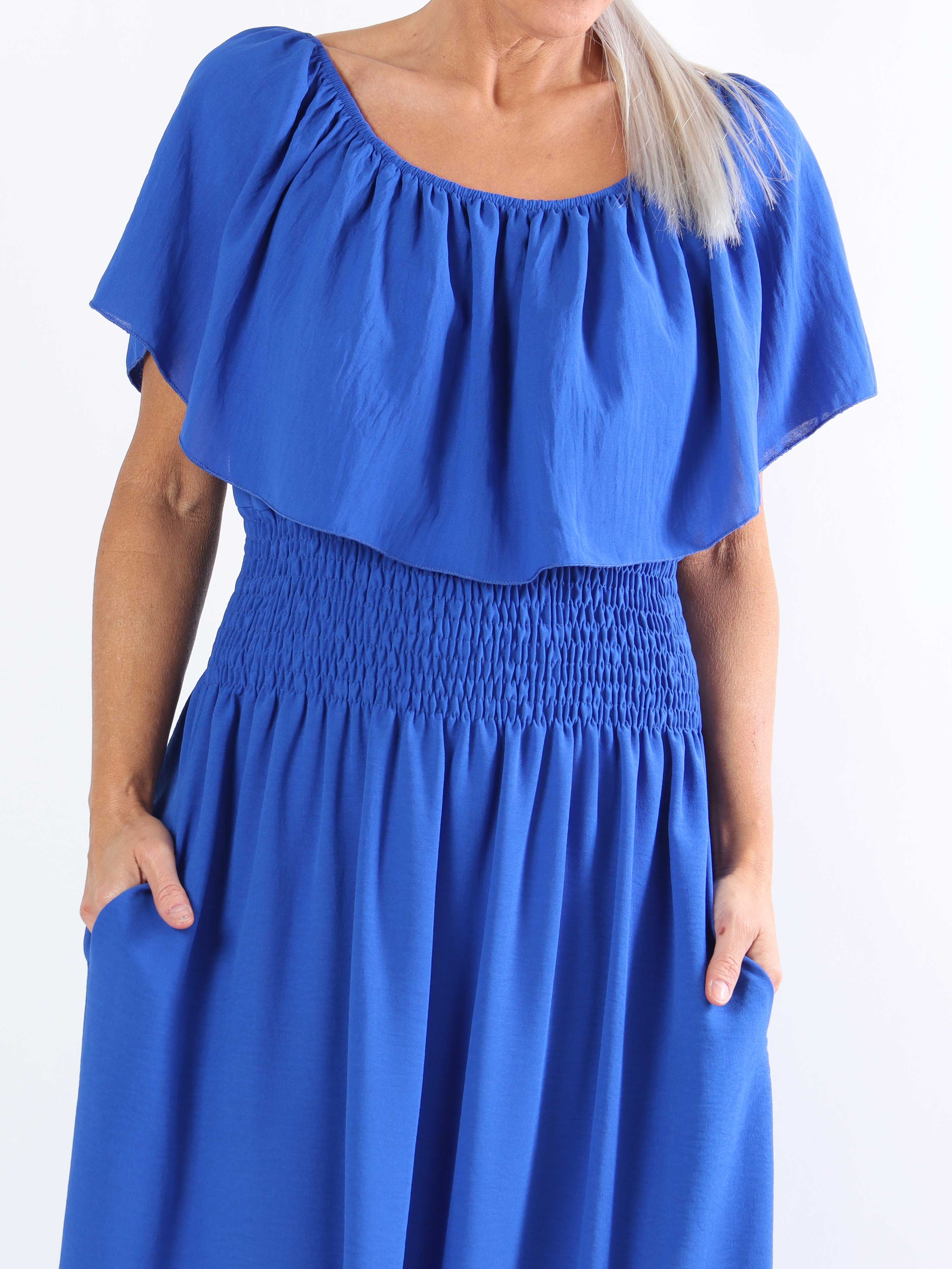 Rachel - Lång plus size-klänning med fickor och volang i nederkanten